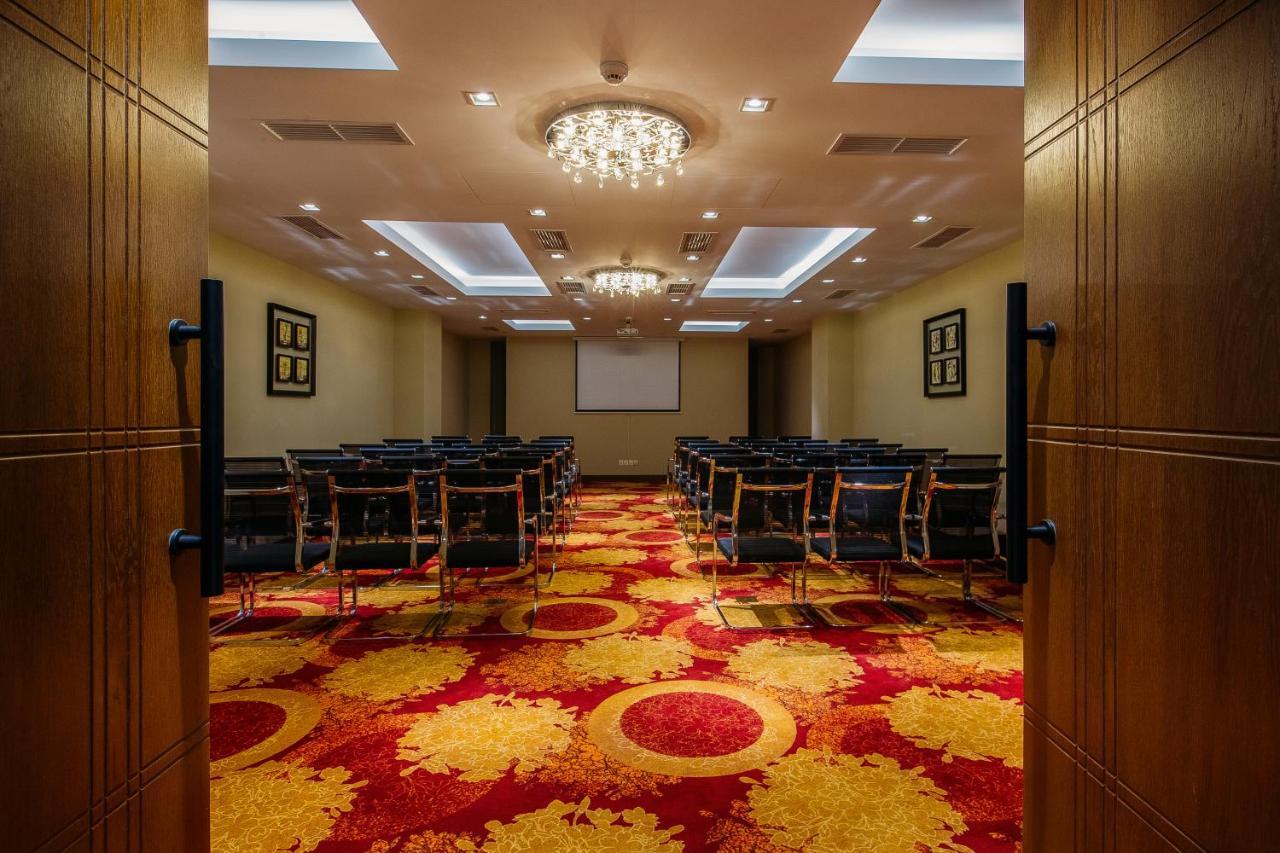 Reikartz Horizont Tbilisi Otel Dış mekan fotoğraf
